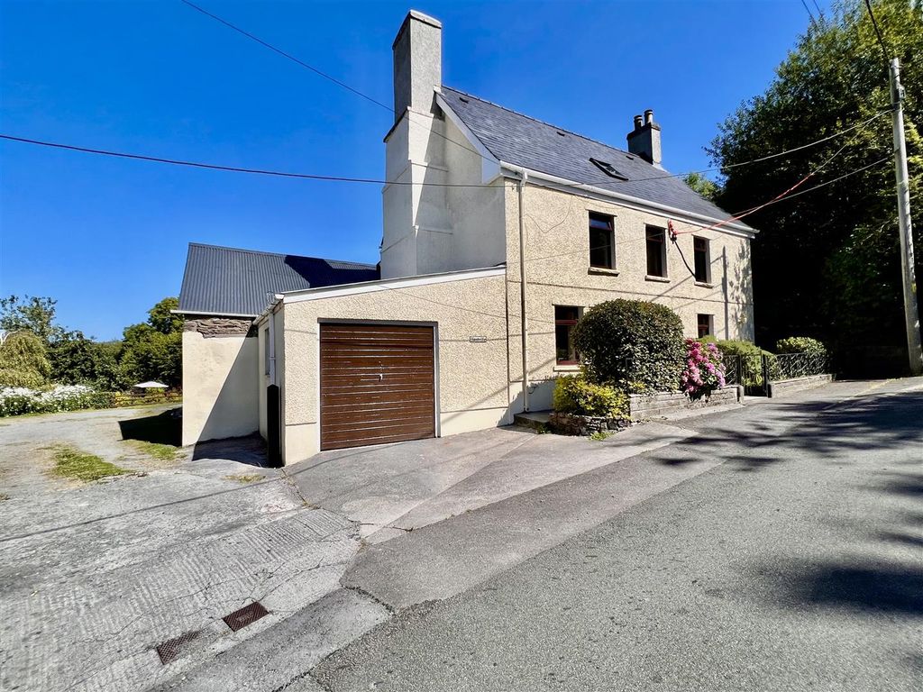 5 bed detached house for sale in Llandeilo SA19, £495,000