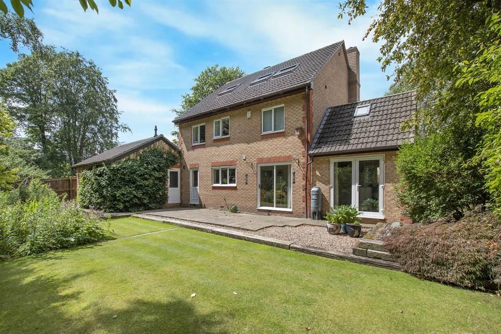 5 bed detached house for sale in Linton Close, Bawtry, Doncaster DN10, £515,000