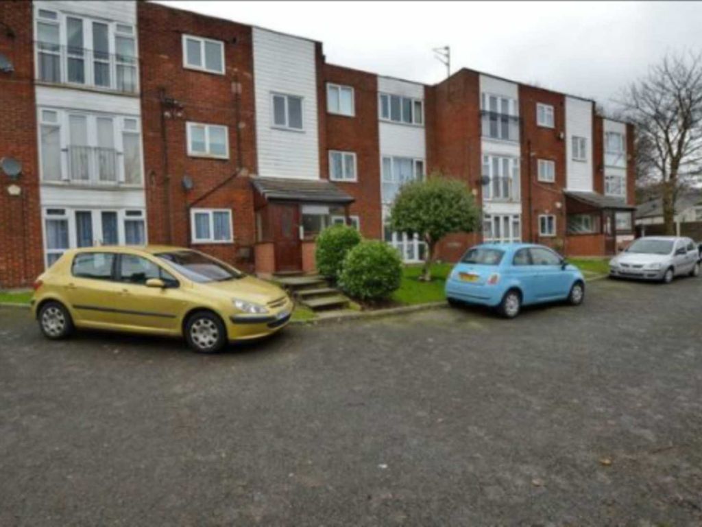 2 bed flat to rent in Cumbria Court, Kersal Road M25, £850 pcm