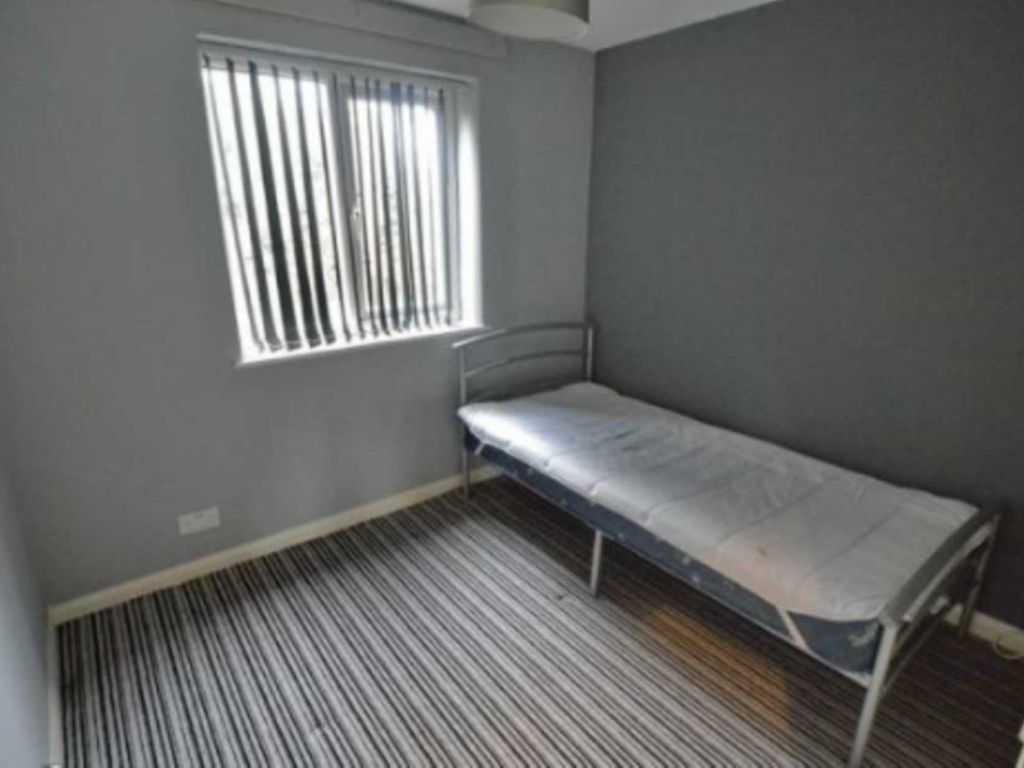 2 bed flat to rent in Cumbria Court, Kersal Road M25, £850 pcm