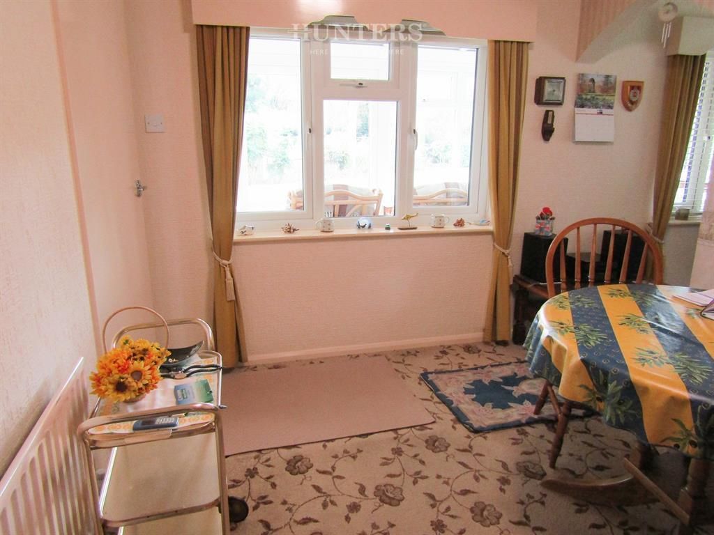 3 bed detached bungalow for sale in Laughton Wood Corner, Laughton, Gainsborough DN21, £220,000
