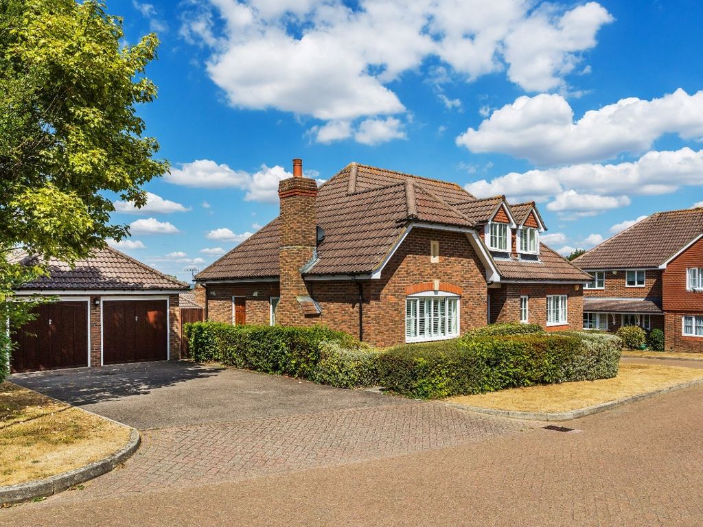 4 bed property for sale in The Meades, Dormansland, Lingfield RH7, £750,000