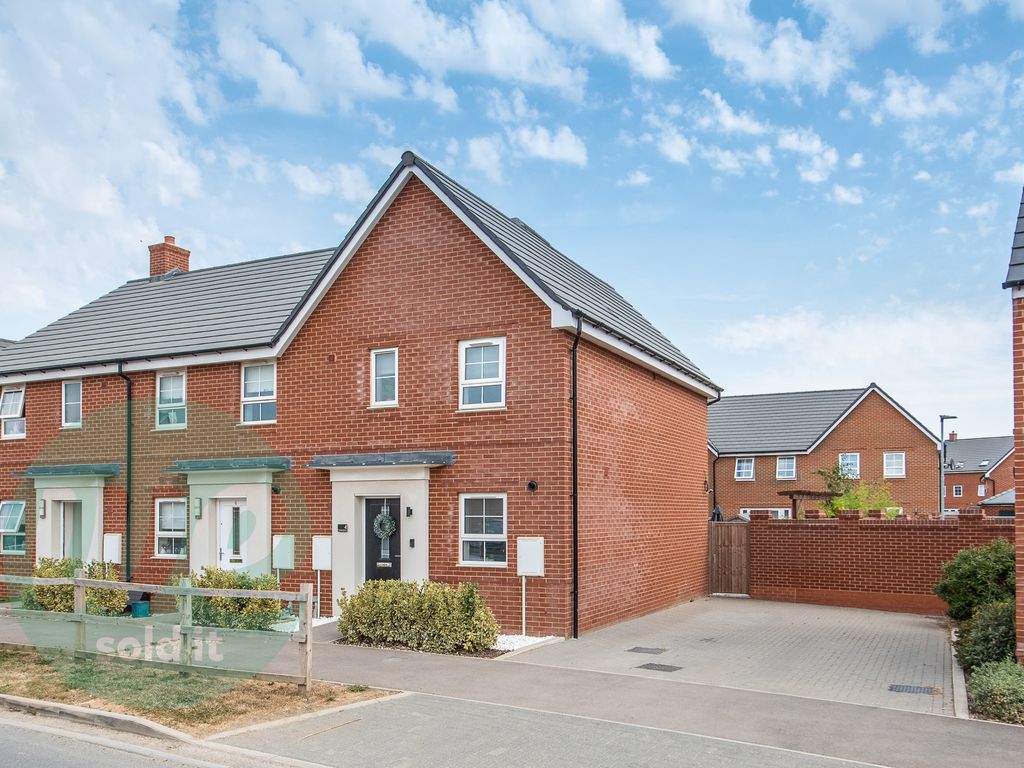 3 bed end terrace house for sale in Armstrongs Fields, Broughton, Aylesbury HP22, £365,000