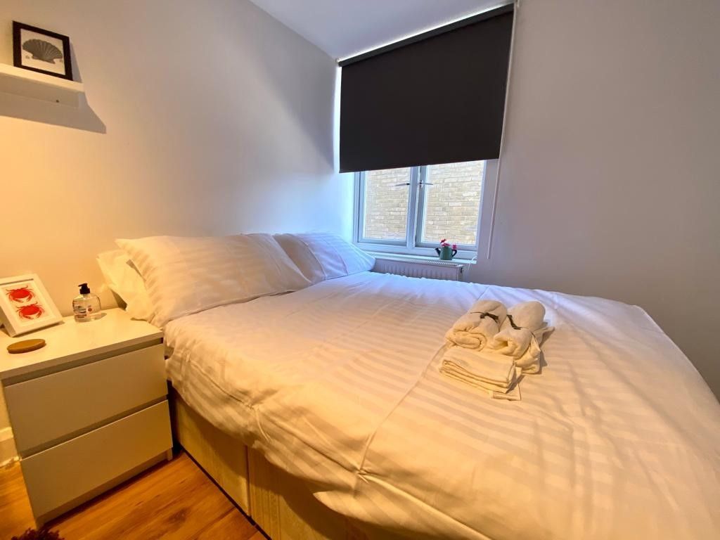 2 bed flat to rent in Camden High Street, Camden NW1, £2,350 pcm