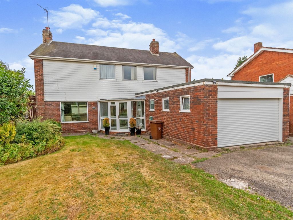 3 bed detached house for sale in Gillity Avenue, Walsall WS5, £490,000