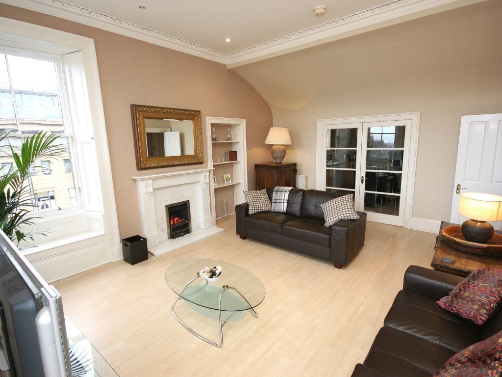 3 bed flat to rent in George Street, New Town, Edinburgh EH2, £2,800 pcm
