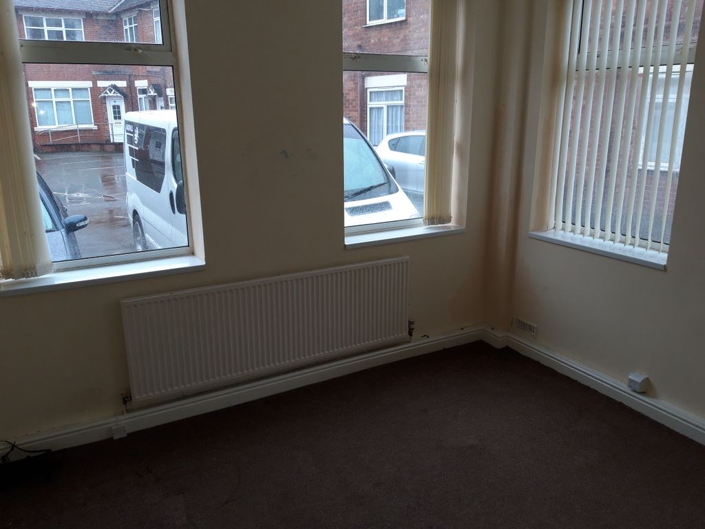 2 bed flat to rent in Thorne Road, Doncaster DN1, £575 pcm