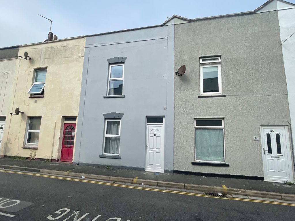 2 bed terraced house to rent in Hopkins Street, Weston-Super-Mare BS23, £995 pcm