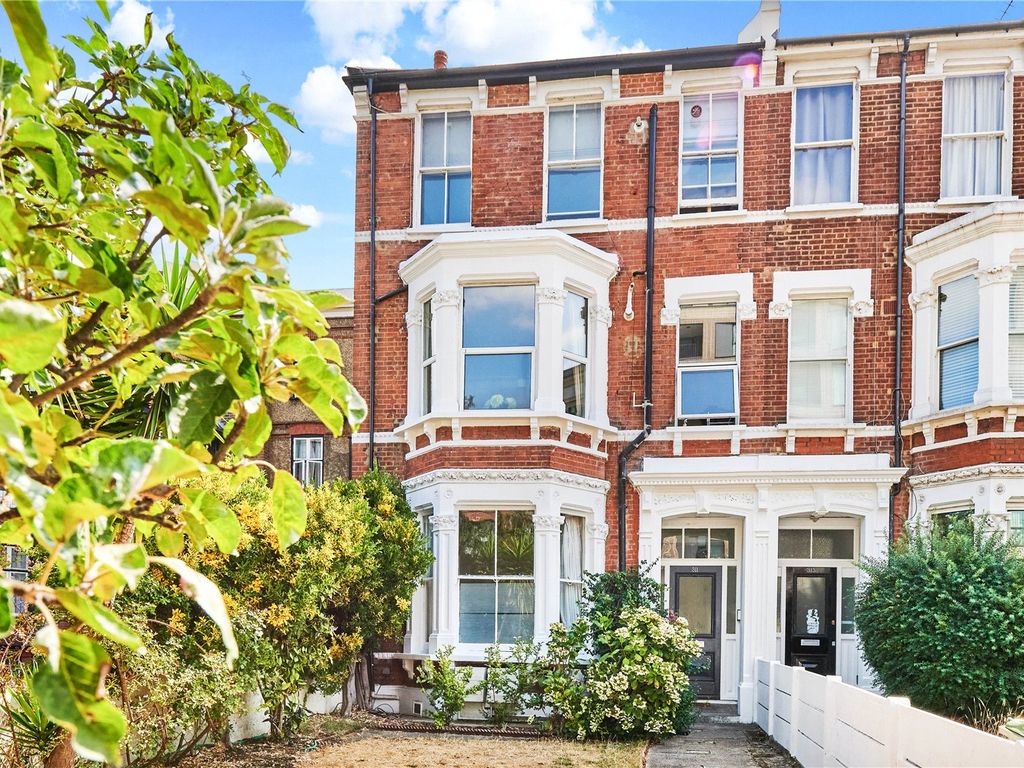 2 bed flat for sale in Clapham Road, London SW9, £500,000