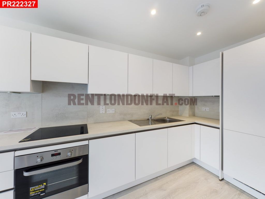 2 bed flat to rent in East Acton Lane, London W3, £2,860 pcm