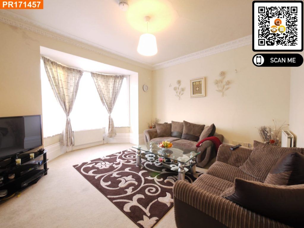 1 bed flat for sale in Uxbridge Road, London W7, £340,000