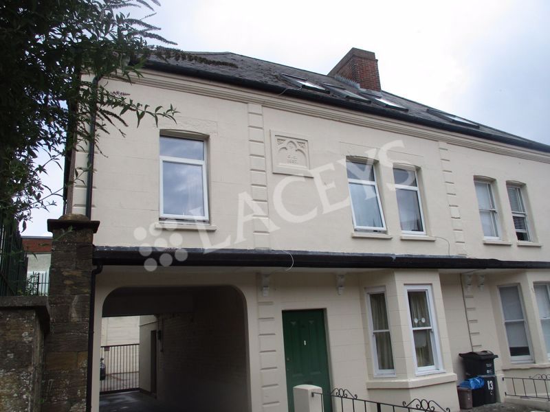 2 bed flat to rent in South Street, Yeovil BA20, £750 pcm
