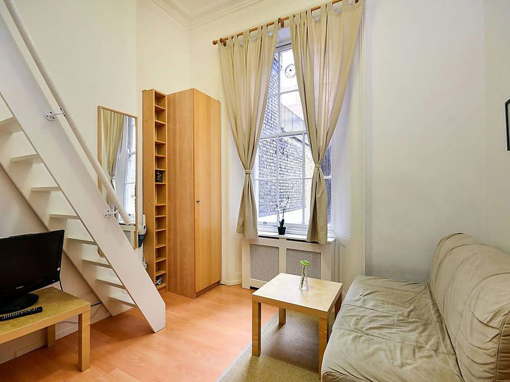 Studio to rent in Claverton Street, Pimlico, London SW1V, £1,885 pcm