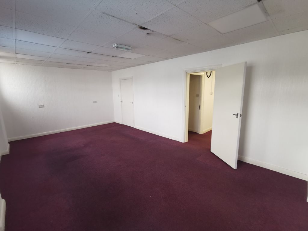 Office to let in Mill Lane, Bramley LS13, £6,175 pa