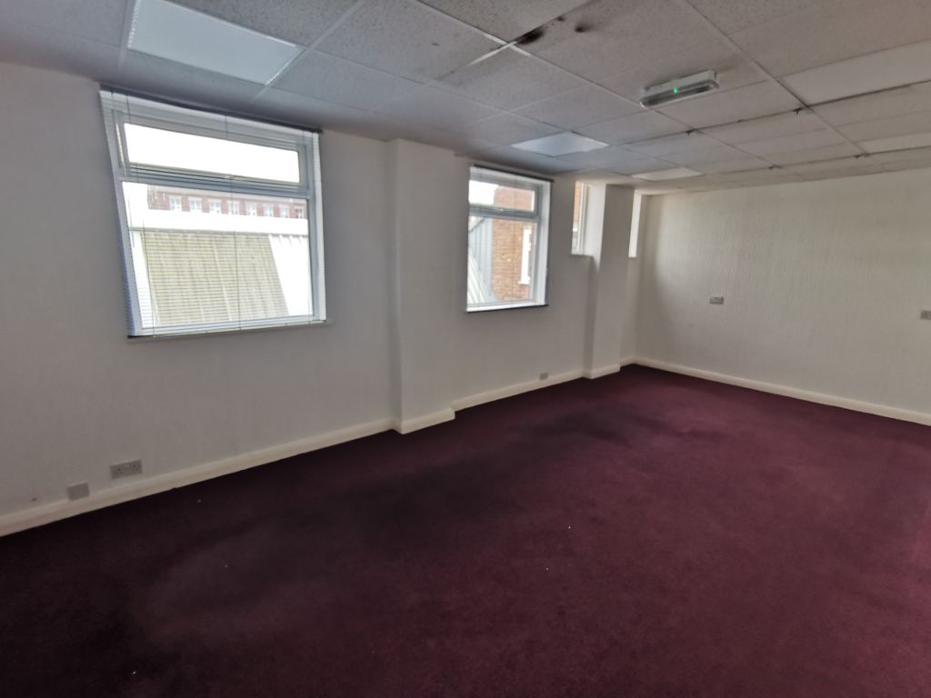 Office to let in Mill Lane, Bramley LS13, £6,175 pa