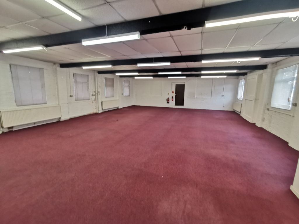 Office to let in Mill Lane, Bramley LS13, £12,400 pa