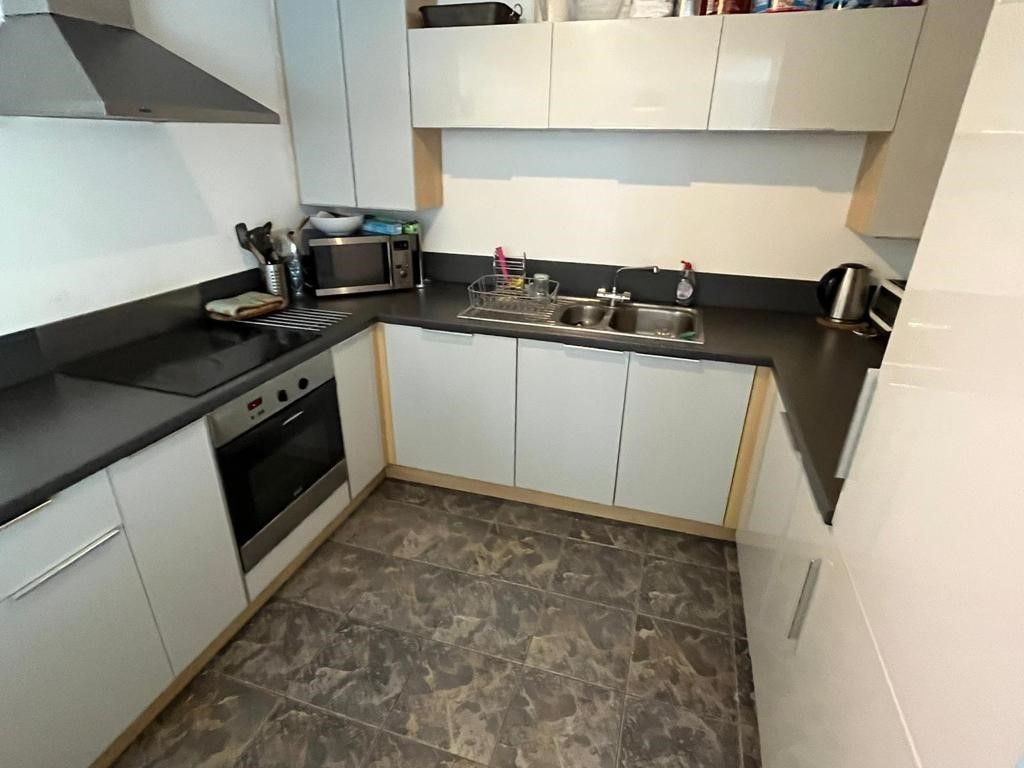 3 bed flat to rent in Elmwood Lane, Leeds LS2, £1,300 pcm