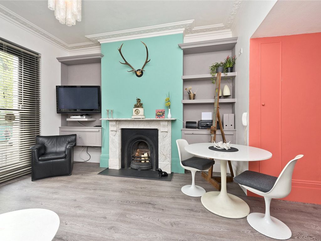 1 bed flat for sale in Westbourne Park Road, London W11, £600,000