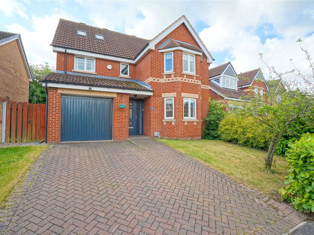 6 bed detached house for sale in Hollingswood Way, Sunnyside, Rotherham, South Yorkshire S66, £425,000