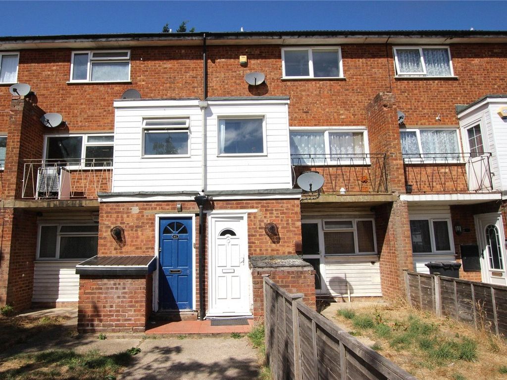2 bed terraced house to rent in Hinton Walk, Houghton Regis, Dunstable, Bedfordshire LU5, £1,000 pcm