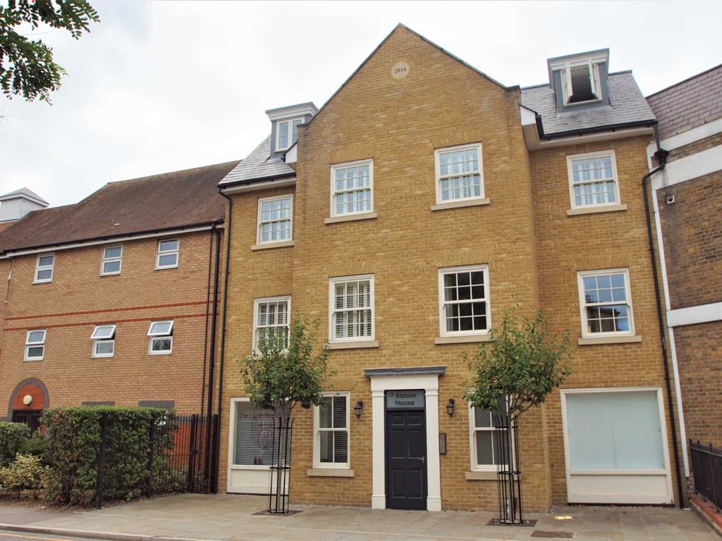 2 bed flat to rent in Station House, Railway Street, Hertford SG14, £1,350 pcm