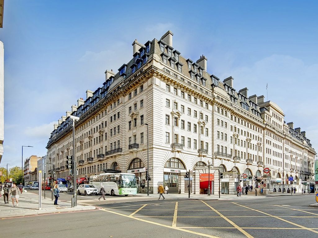 3 bed flat for sale in Chiltern Court, Baker Street, London NW1, £1,200,000