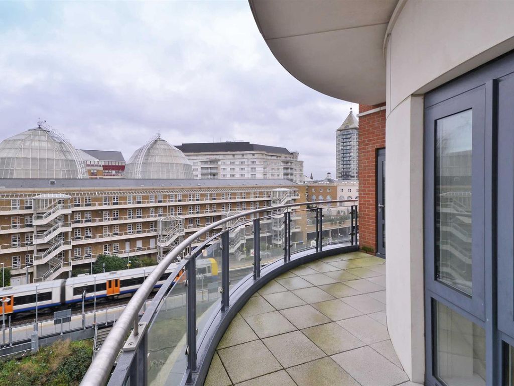 5 bed flat to rent in Park Street, Chelsea Creek SW6, £9,967 pcm