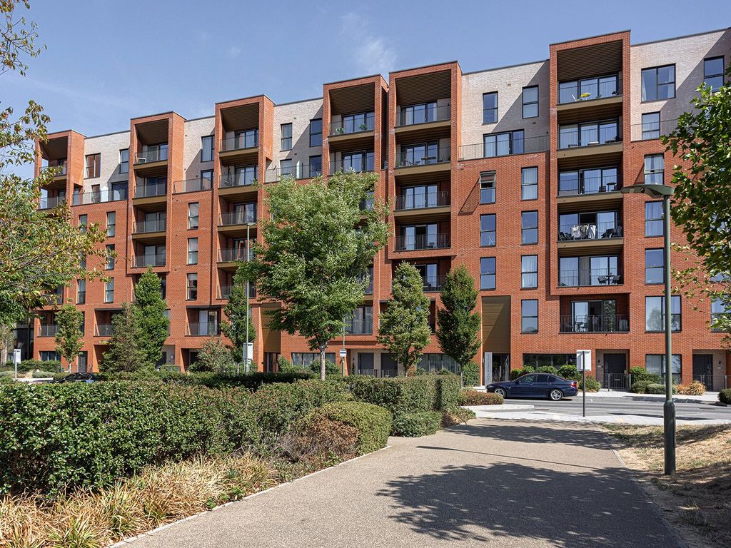 1 bed flat for sale in Lismore Boulevard, Colindale Gardens, Colindale NW9, £378,000