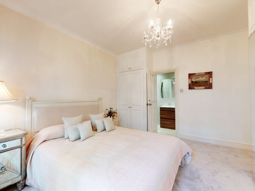 2 bed flat for sale in Abbey Road, St Johns Wood, London NW8, £750,000