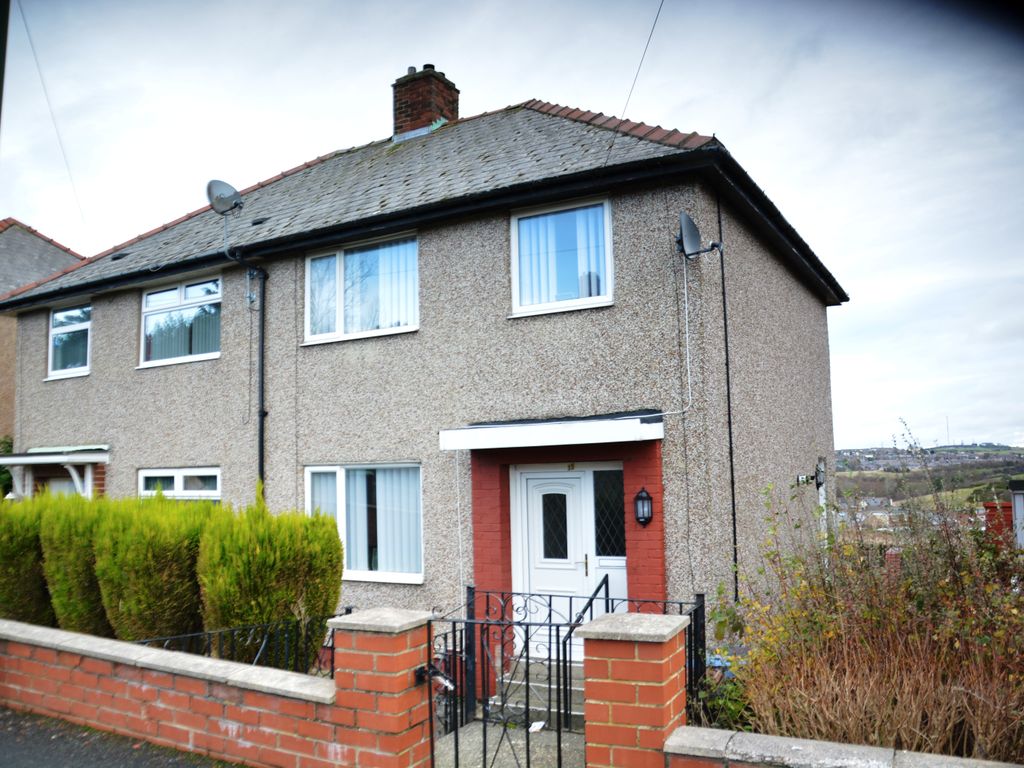 3 bed semi-detached house to rent in Castledene Road, Delves Lane DH8, £575 pcm