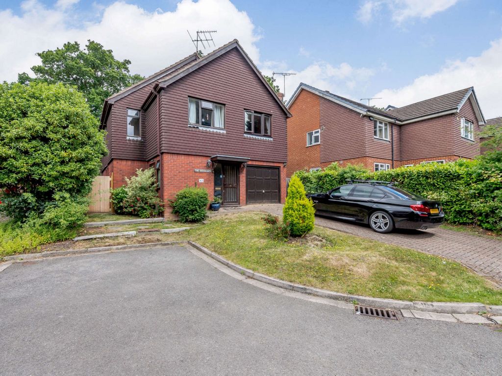4 bed detached house for sale in Morgan Close, Northwood HA6, £925,000