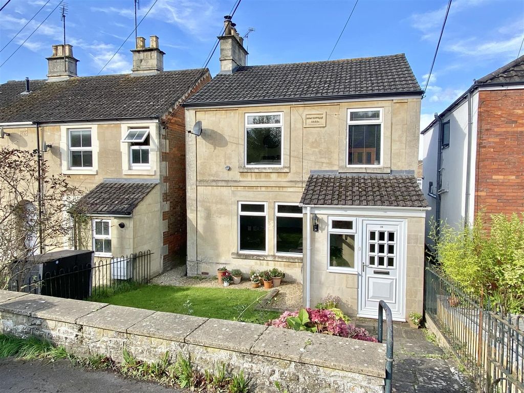 4 bed detached house for sale in Lowden, Chippenham SN15, £395,000