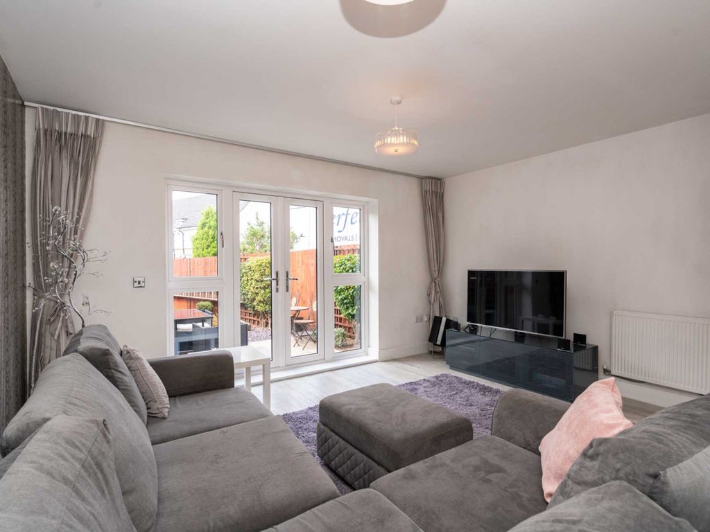 4 bed property for sale in Butterfly Crescent, Nash Mills HP3, £524,999