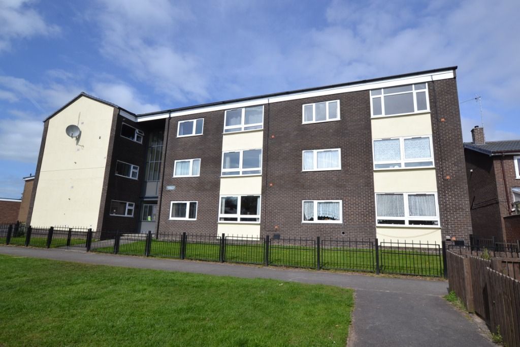 1 bed flat to rent in Woburn Close, Macclesfield SK10, £595 pcm