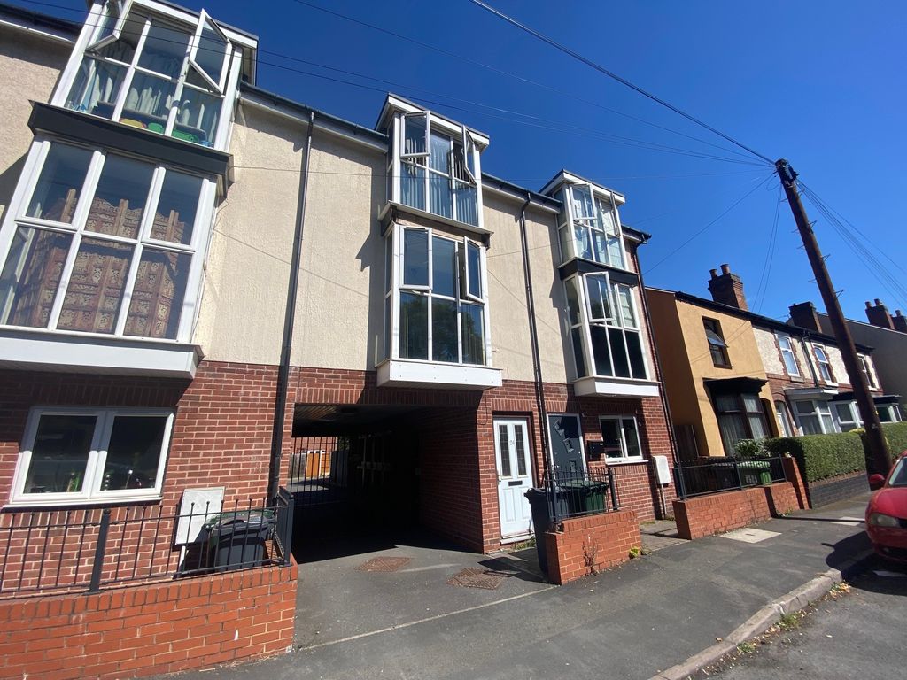 2 bed town house for sale in Cobden Street, Darlaston, Wednesbury WS10, £135,000