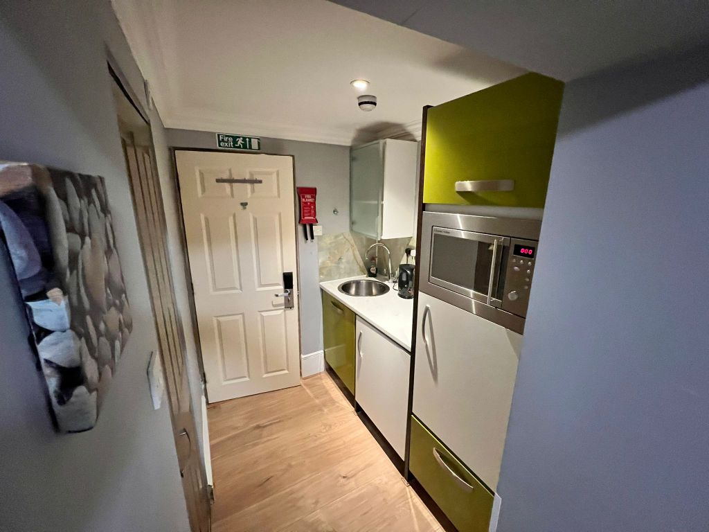 Studio to rent in Inverness Terrace, London W2, £1,400 pcm