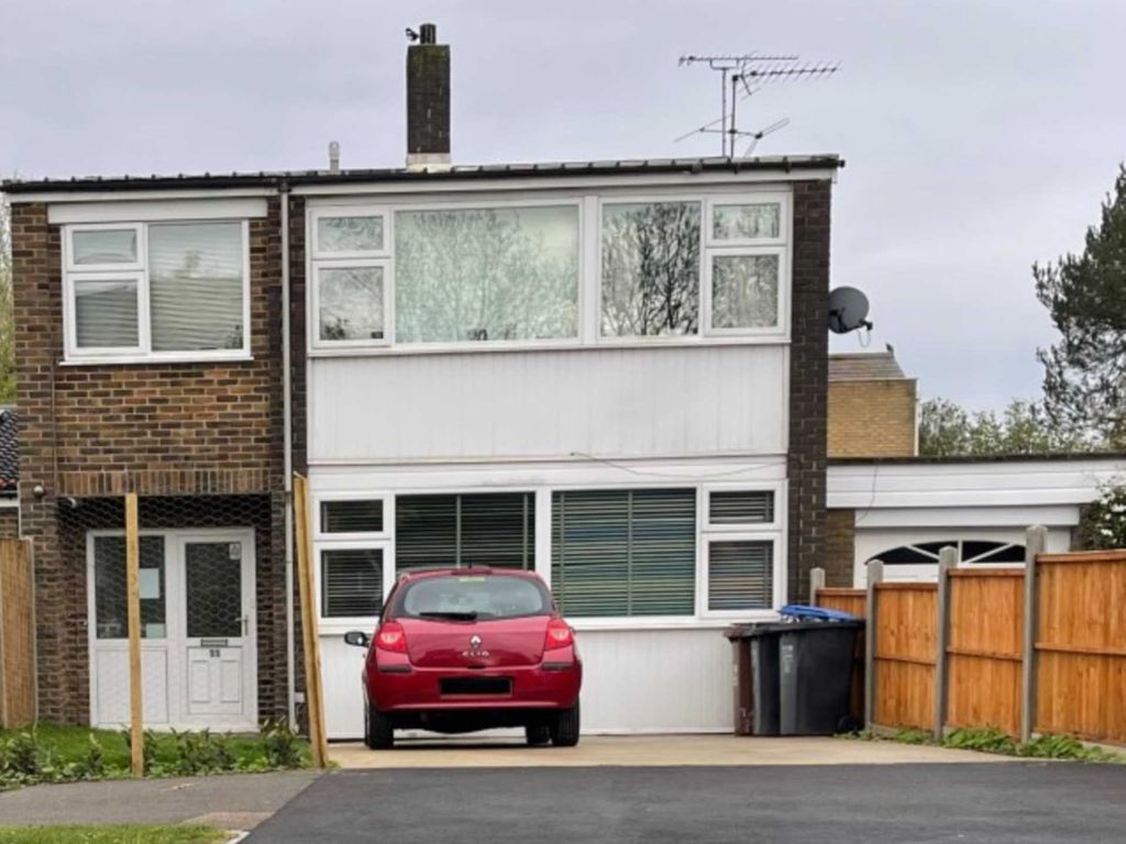 6 bed link-detached house to rent in Bishops Rise, Hatfield AL10, £2,700 pcm