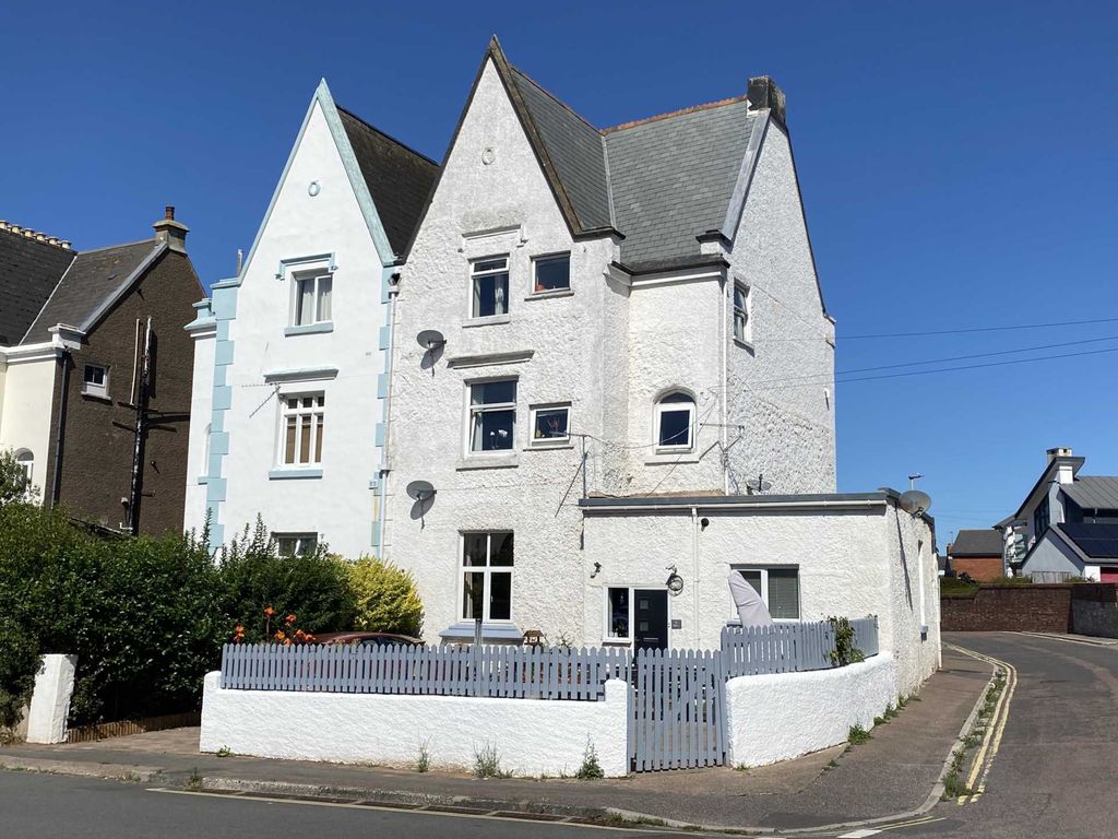 2 bed flat for sale in North Street, Exmouth EX8, £189,950