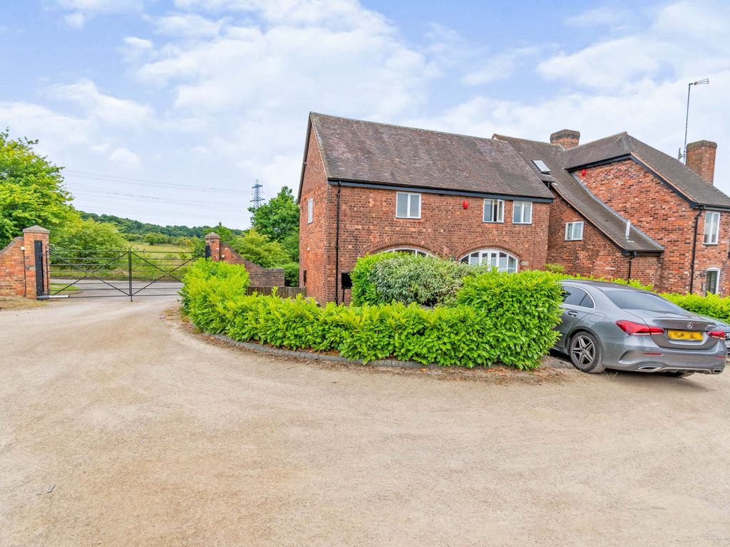 3 bed barn conversion for sale in Pinfold Lane, Aldridge, Walsall WS9, £449,000