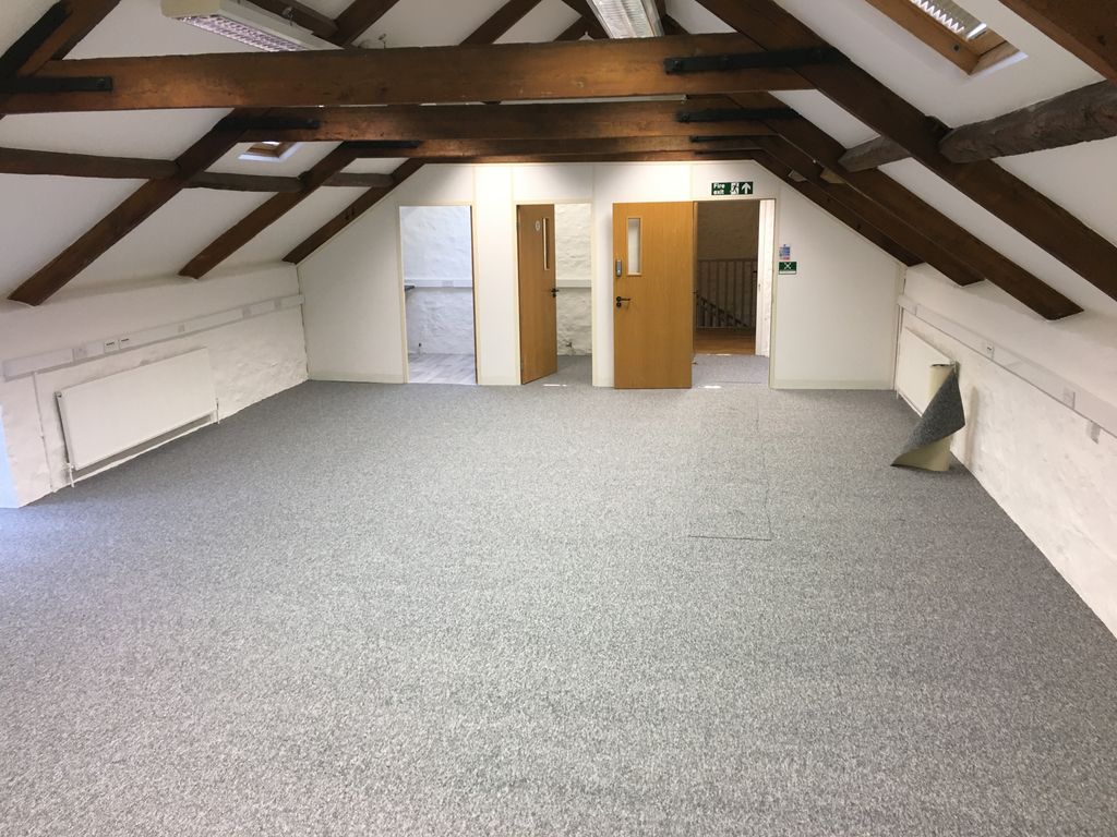 Office to let in Chapel Barns Business Units, Merthyr Mawr, Bridgend CF32, £6,463 pa