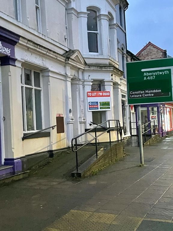 Retail premises to let in Plas Machynlleth, Machynlleth SY20, £15,700 pa