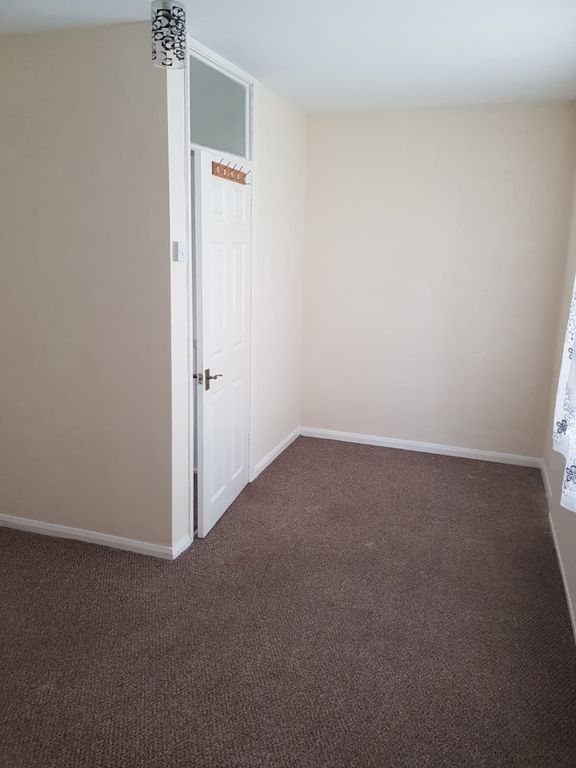 2 bed town house to rent in Clough Walk, Crewe, Cheshire CW2, £650 pcm