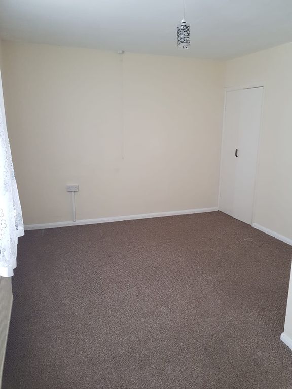 2 bed town house to rent in Clough Walk, Crewe, Cheshire CW2, £650 pcm