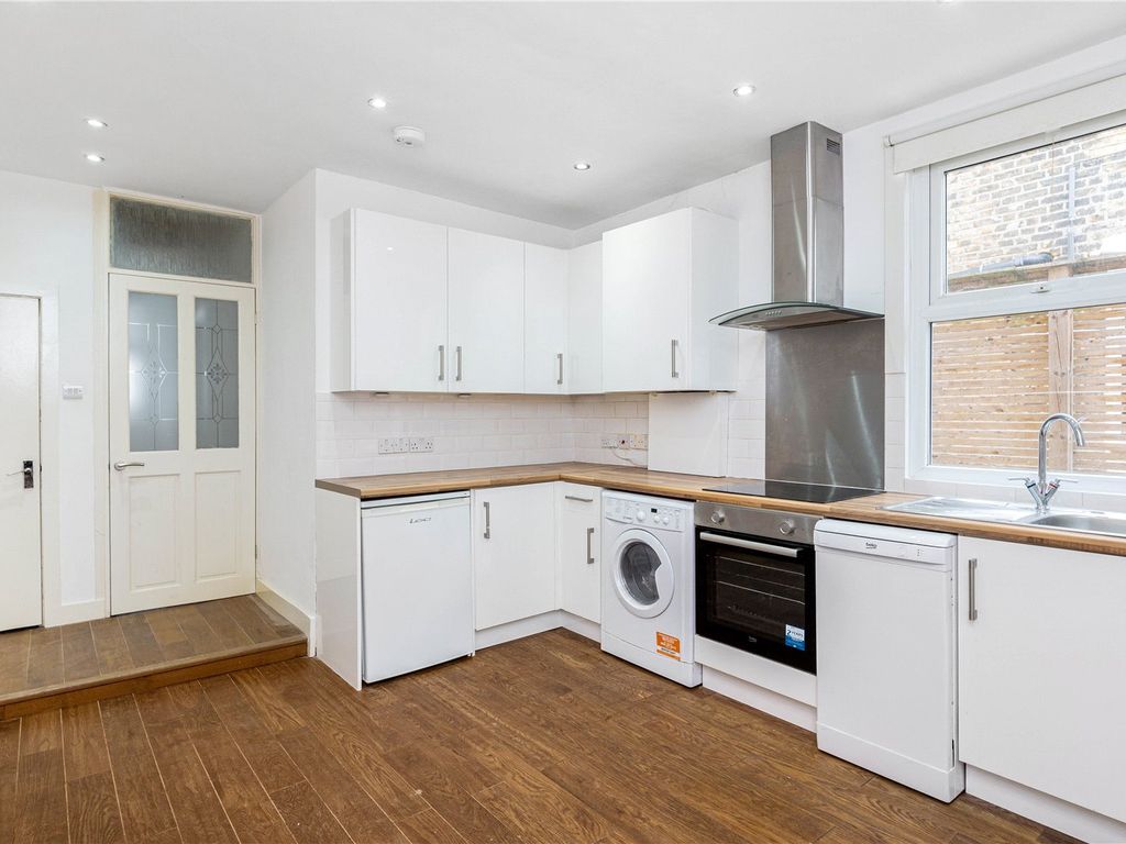 1 bed flat to rent in Cambray Road, London SW12, £2,000 pcm