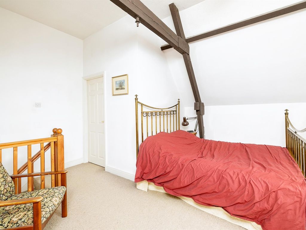 3 bed detached house for sale in Castle Street, Buckingham MK18, £470,000
