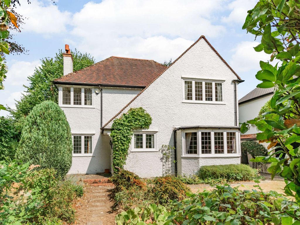 4 bed detached house for sale in Smitham Downs Road, Purley CR8, £800,000