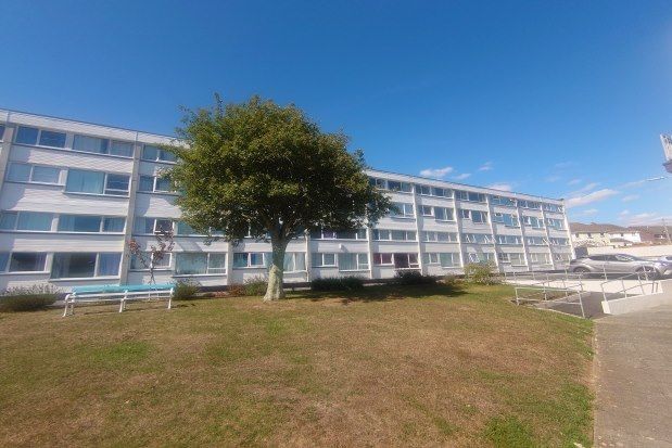 3 bed flat to rent in Marine Court, Torpoint PL11, £950 pcm