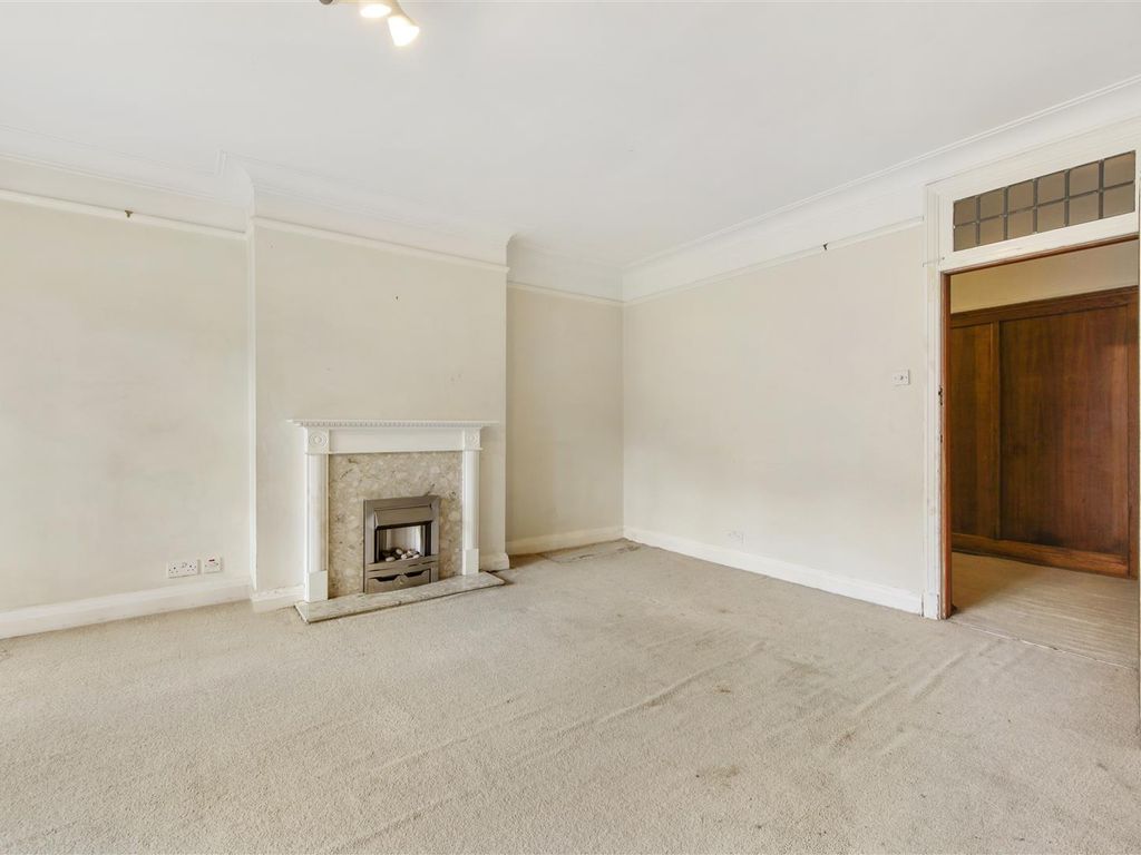 2 bed flat for sale in Girton House, Manor Fields, Putney SW15, £599,950