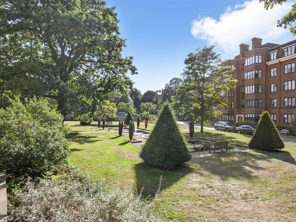 2 bed flat for sale in Girton House, Manor Fields, Putney SW15, £599,950