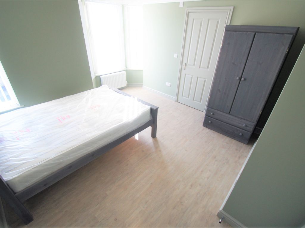 Room to rent in Holmfield Road, Coventry CV2, £500 pcm